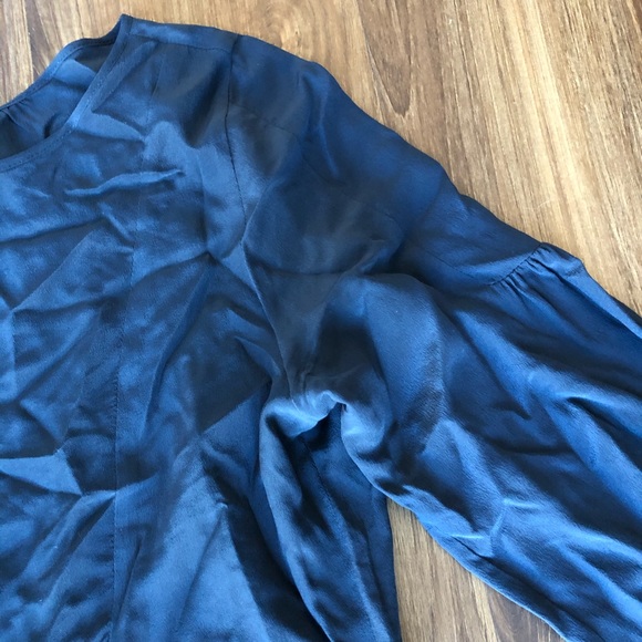 Club Monaco Navy Blouse Poet Sleeve - Picture 4 of 6